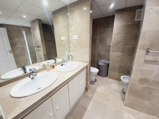 Apartamento con 3 Dormitorios  en Miraflores