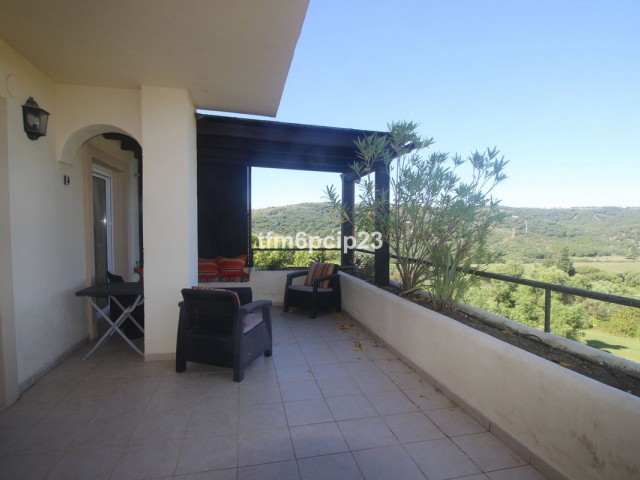 Appartement avec 4 Chambres  à San Roque Club