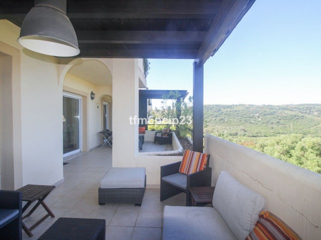 4 Bedrooms Apartment in San Roque Club