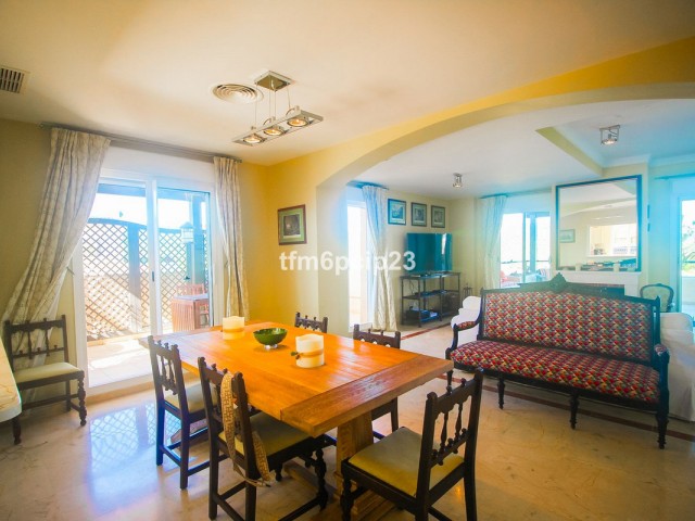 4 Bedrooms Apartment in San Roque Club