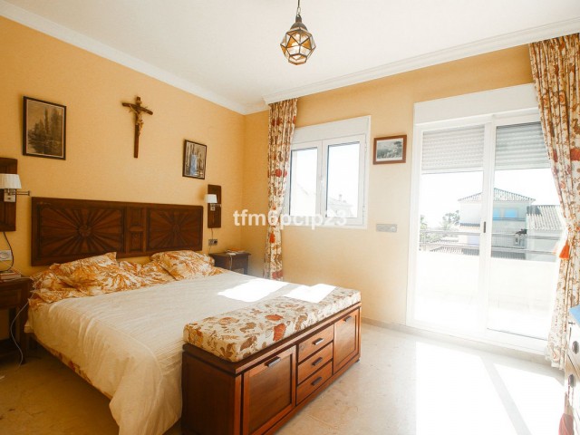 4 Bedrooms Apartment in San Roque Club