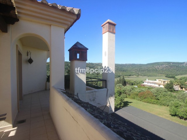 4 Bedrooms Apartment in San Roque Club