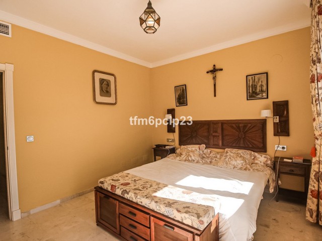 4 Bedrooms Apartment in San Roque Club