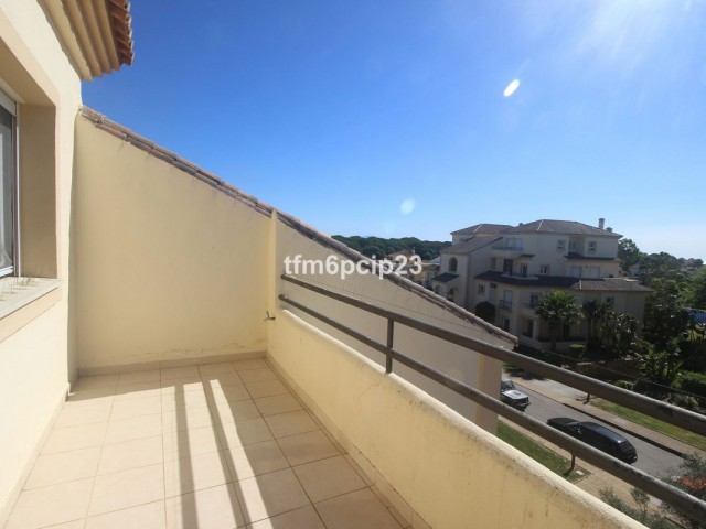 4 Bedrooms Apartment in San Roque Club