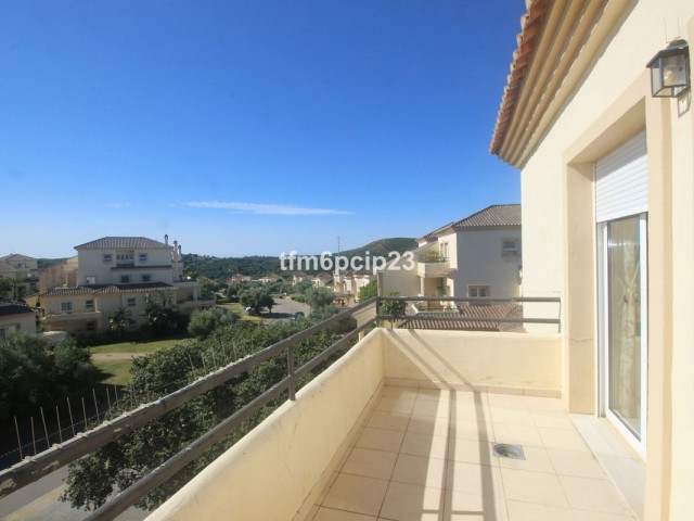 4 Bedrooms Apartment in San Roque Club