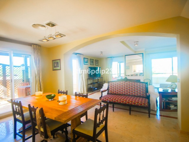4 Bedrooms Apartment in San Roque Club