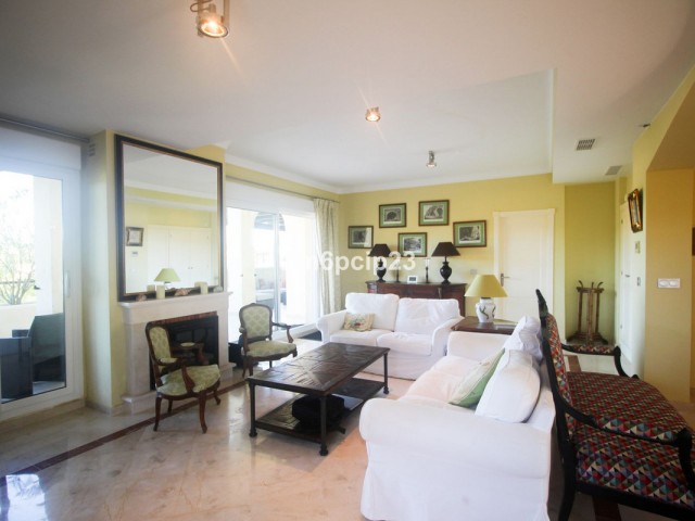 4 Bedrooms Apartment in San Roque Club