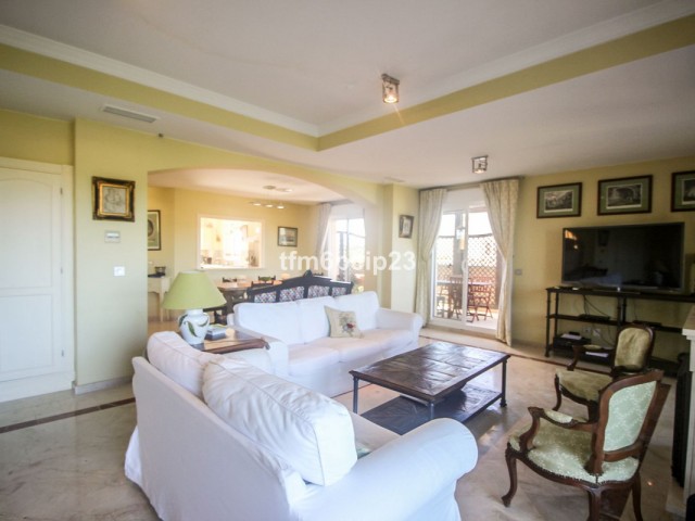 4 Bedrooms Apartment in San Roque Club