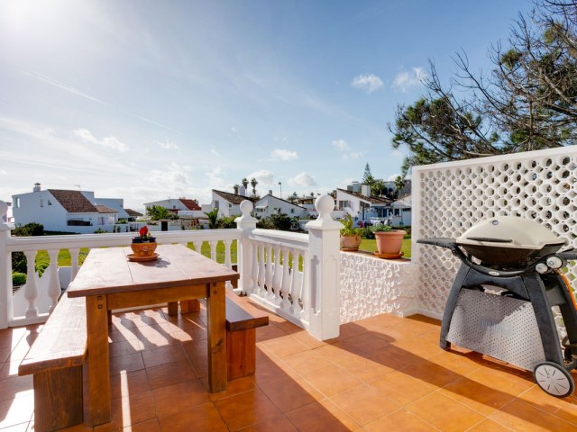 Maison mitoyenne avec 4 Chambres  à Estepona