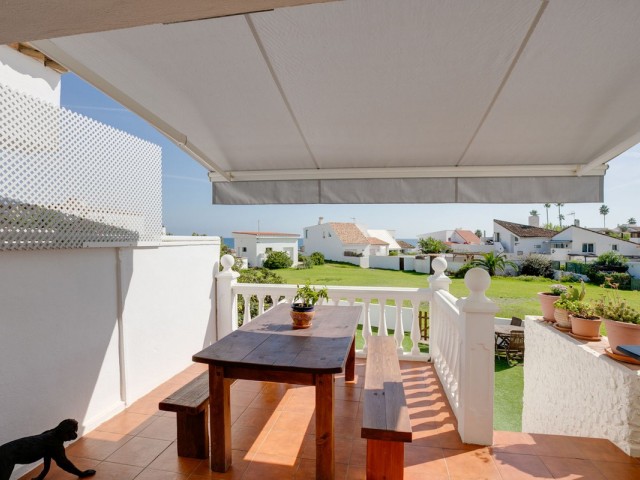 Maison mitoyenne avec 4 Chambres  à Estepona