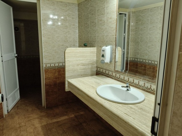Kommerziell in La Carihuela