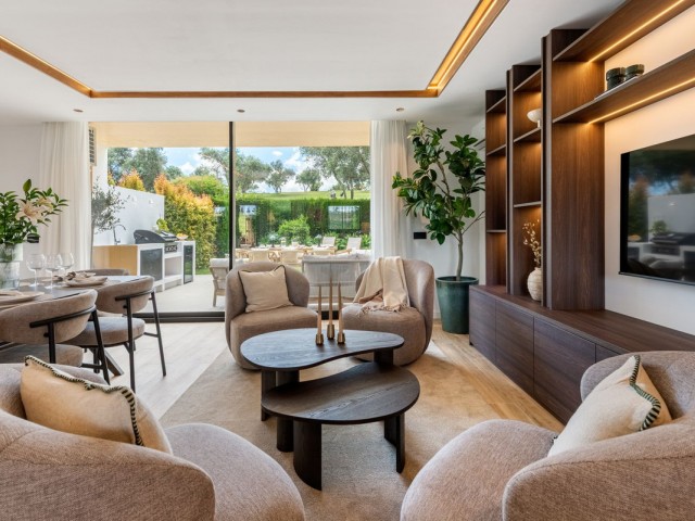 4 Schlafzimmer Reihenhaus in Nueva Andalucía