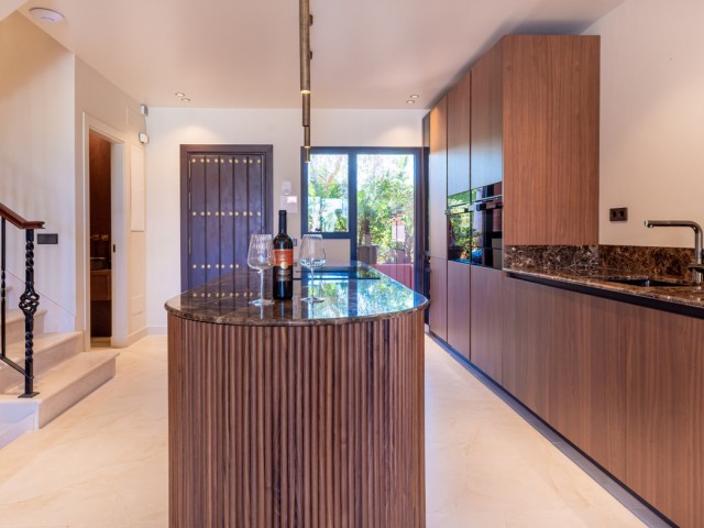 4 Bedrooms Townhouse in The Golden Mile