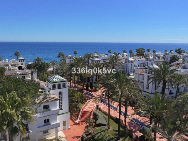 Maison mitoyenne avec 5 Chambres  à Estepona