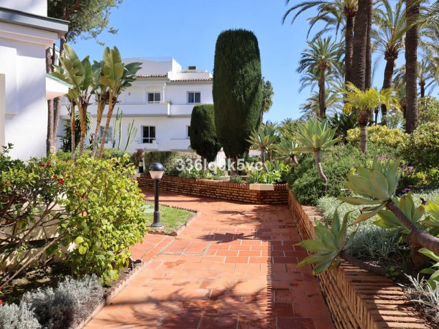 Maison mitoyenne avec 5 Chambres  à Estepona