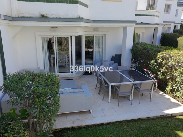 Maison mitoyenne avec 5 Chambres  à Estepona