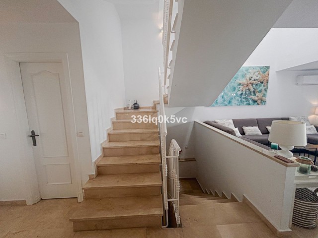 Maison mitoyenne avec 5 Chambres  à Estepona
