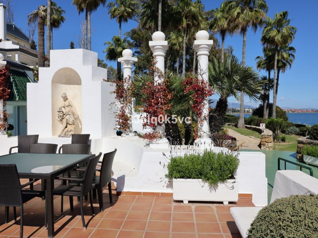 Maison mitoyenne avec 5 Chambres  à Estepona