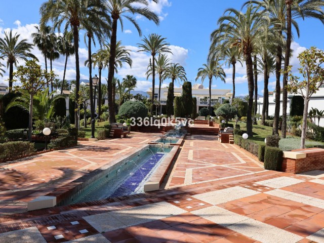 Maison mitoyenne avec 5 Chambres  à Estepona