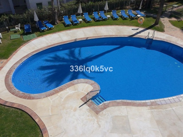 Maison mitoyenne avec 5 Chambres  à Estepona