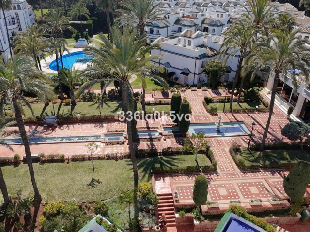Maison mitoyenne avec 5 Chambres  à Estepona