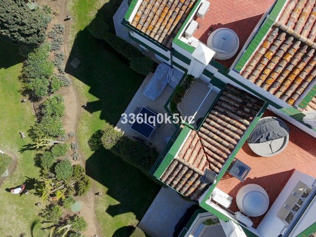 Maison mitoyenne avec 5 Chambres  à Estepona