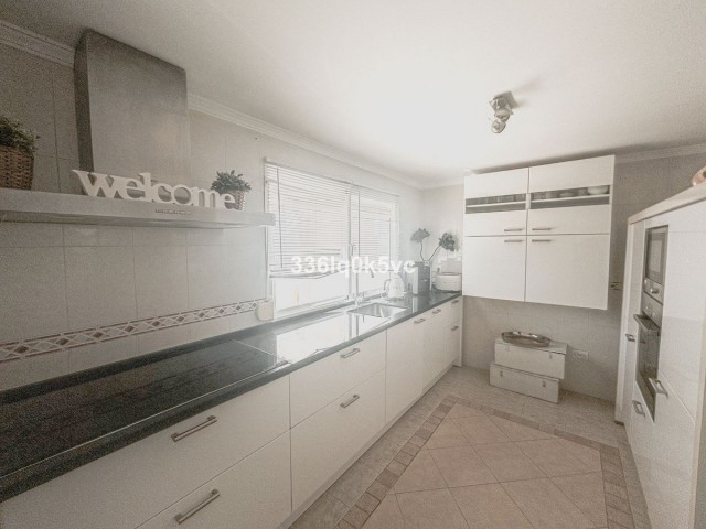 Maison mitoyenne avec 5 Chambres  à Estepona