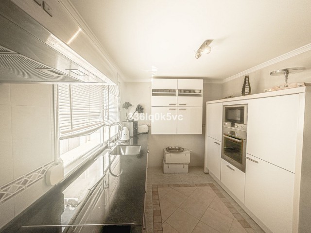 Maison mitoyenne avec 5 Chambres  à Estepona