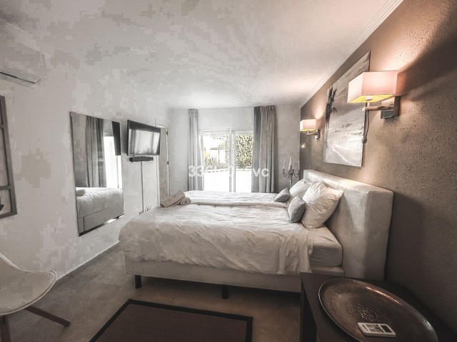 Maison mitoyenne avec 5 Chambres  à Estepona
