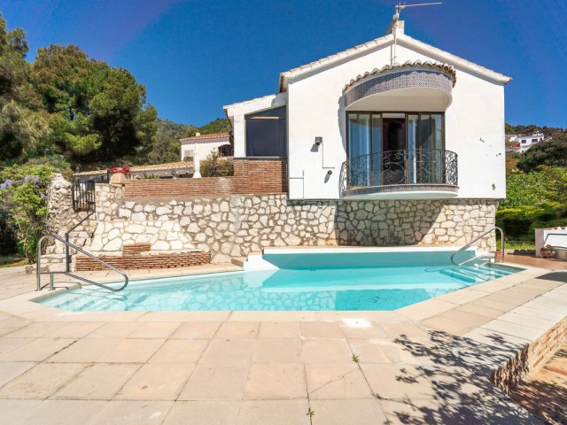 Villa con 4 Dormitorios  en Mijas