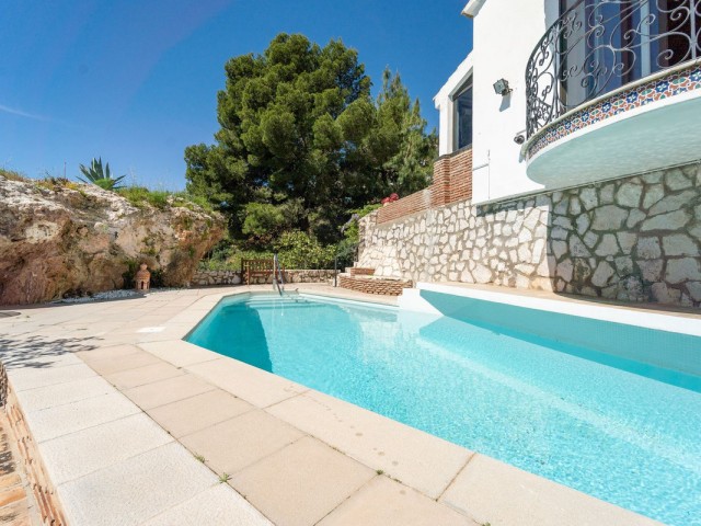 Villa con 4 Dormitorios  en Mijas