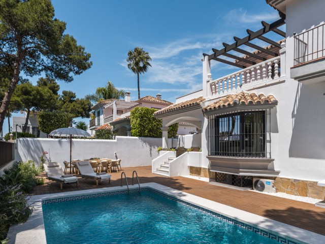 6 Schlafzimmer Villa in Nueva Andalucía