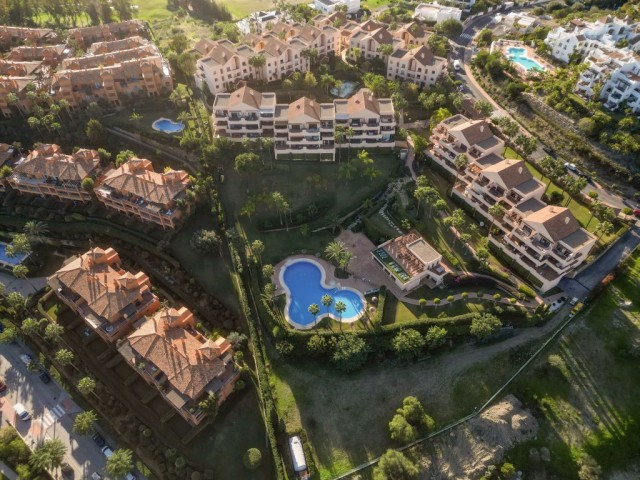 2 Bedrooms Apartment in Benahavís