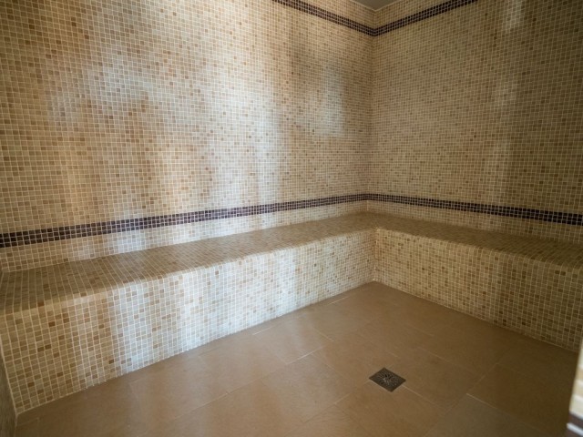 2 Bedrooms Apartment in Benahavís