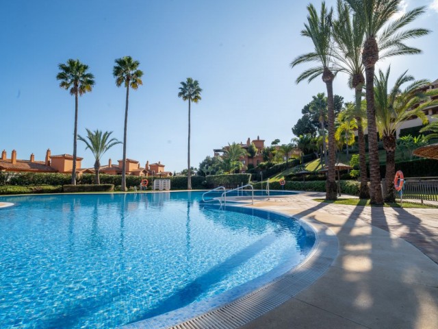 2 Bedrooms Apartment in Benahavís