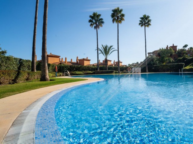 2 Bedrooms Apartment in Benahavís