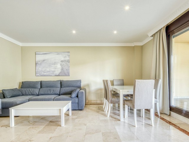 2 Bedrooms Apartment in Benahavís