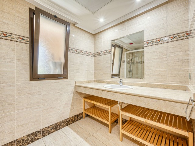 2 Bedrooms Apartment in Benahavís