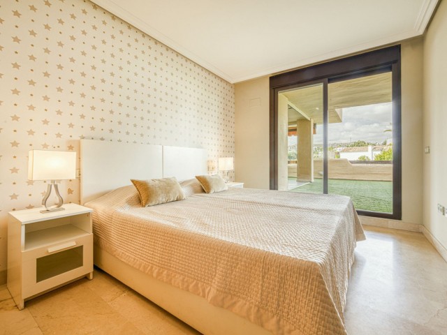 2 Bedrooms Apartment in Benahavís