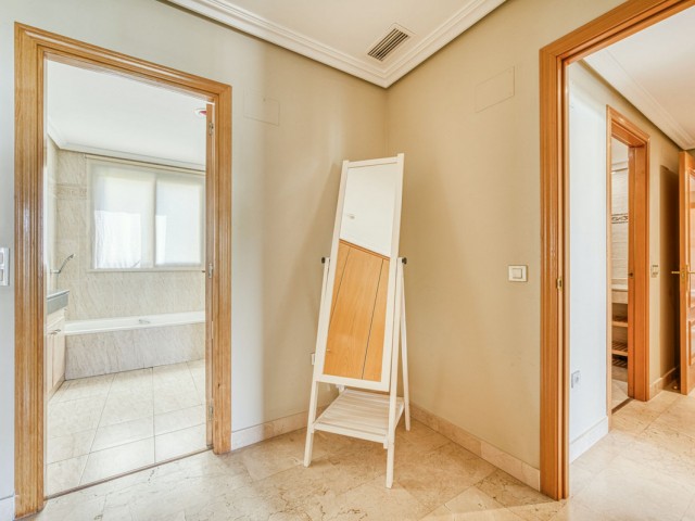 2 Bedrooms Apartment in Benahavís