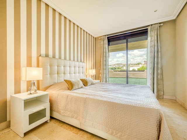 2 Bedrooms Apartment in Benahavís