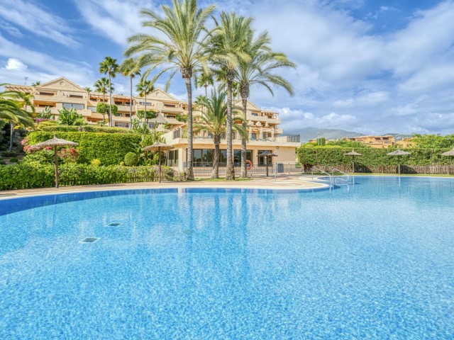 2 Bedrooms Apartment in Benahavís