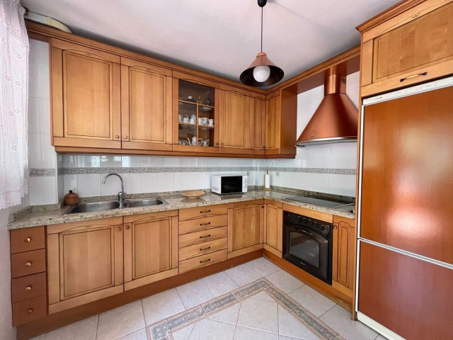 Villa con 5 Dormitorios  en Alhaurín de la Torre