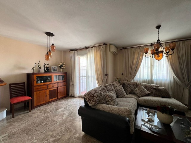 Villa con 5 Dormitorios  en Alhaurín de la Torre