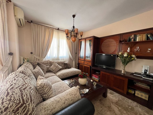 Villa con 5 Dormitorios  en Alhaurín de la Torre