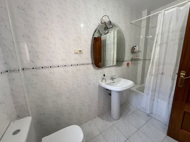 Villa con 5 Dormitorios  en Alhaurín de la Torre