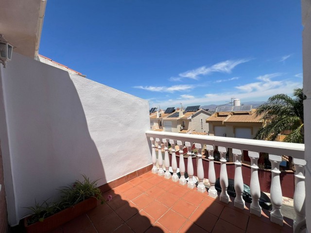 Villa con 5 Dormitorios  en Alhaurín de la Torre