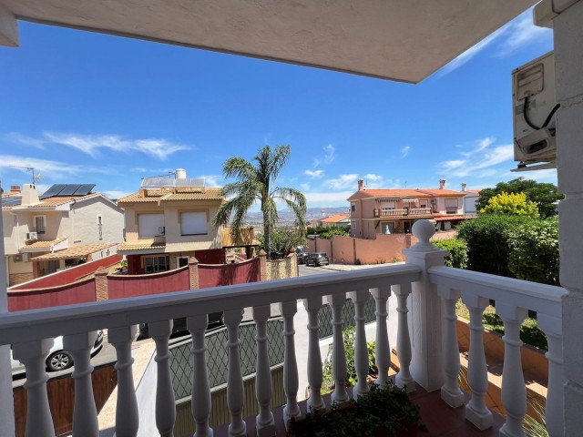 Villa con 5 Dormitorios  en Alhaurín de la Torre