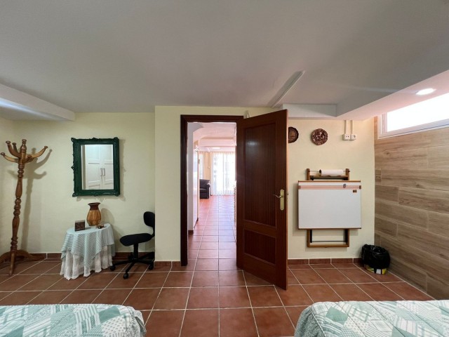 Villa con 5 Dormitorios  en Alhaurín de la Torre