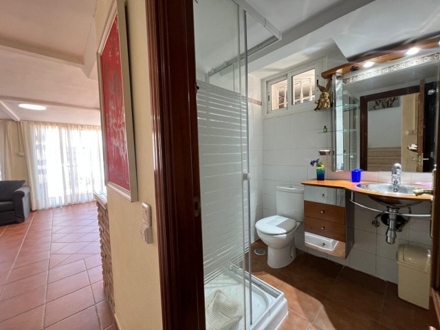Villa con 5 Dormitorios  en Alhaurín de la Torre
